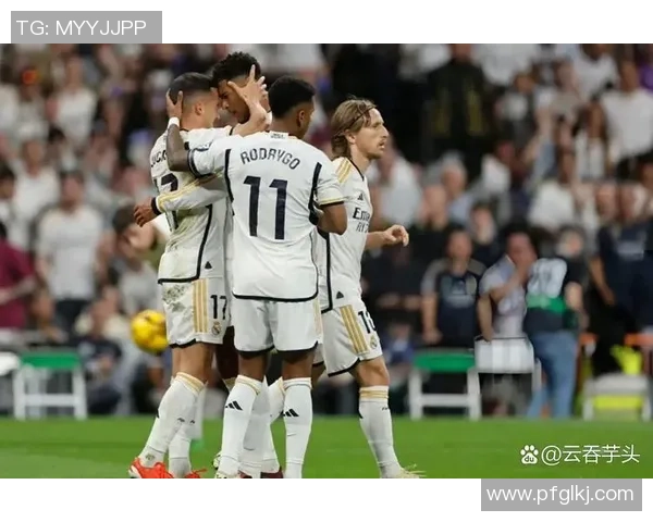 足总杯精彩对决曼联与多特蒙德战成平局争议判罚引发全场热议