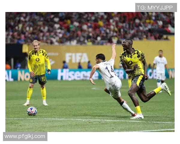 足总杯激战：多特蒙德与热刺战成平局绝杀瞬间引发全场欢呼